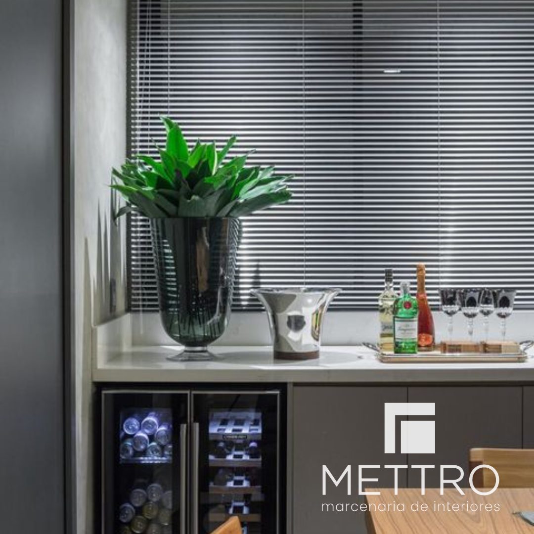 Escritório com bancada — marcenaria sob medida Mettro Interiores